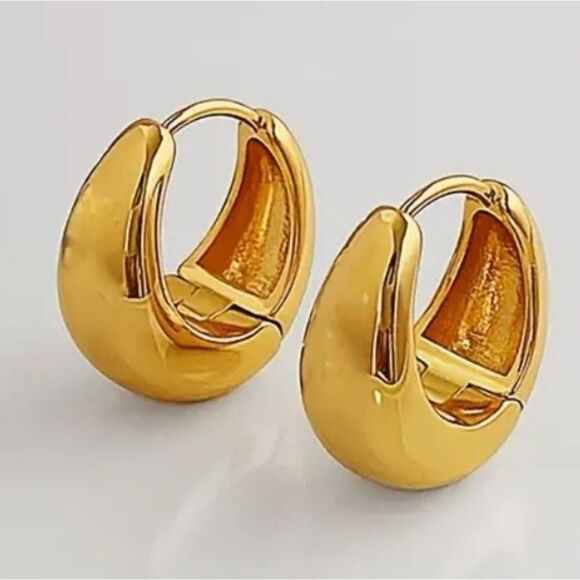 "Norma" 18k Gold Plate Minimalist Versatile Geometric Huggie Hoop Earrings - Picture 2 of 4
